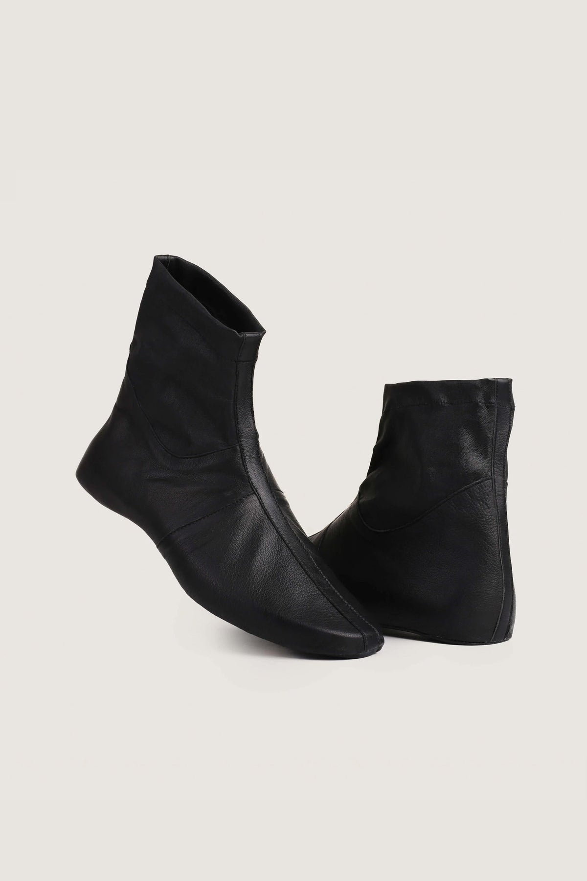 Full Grain Stretchable Leather Socks Novado
