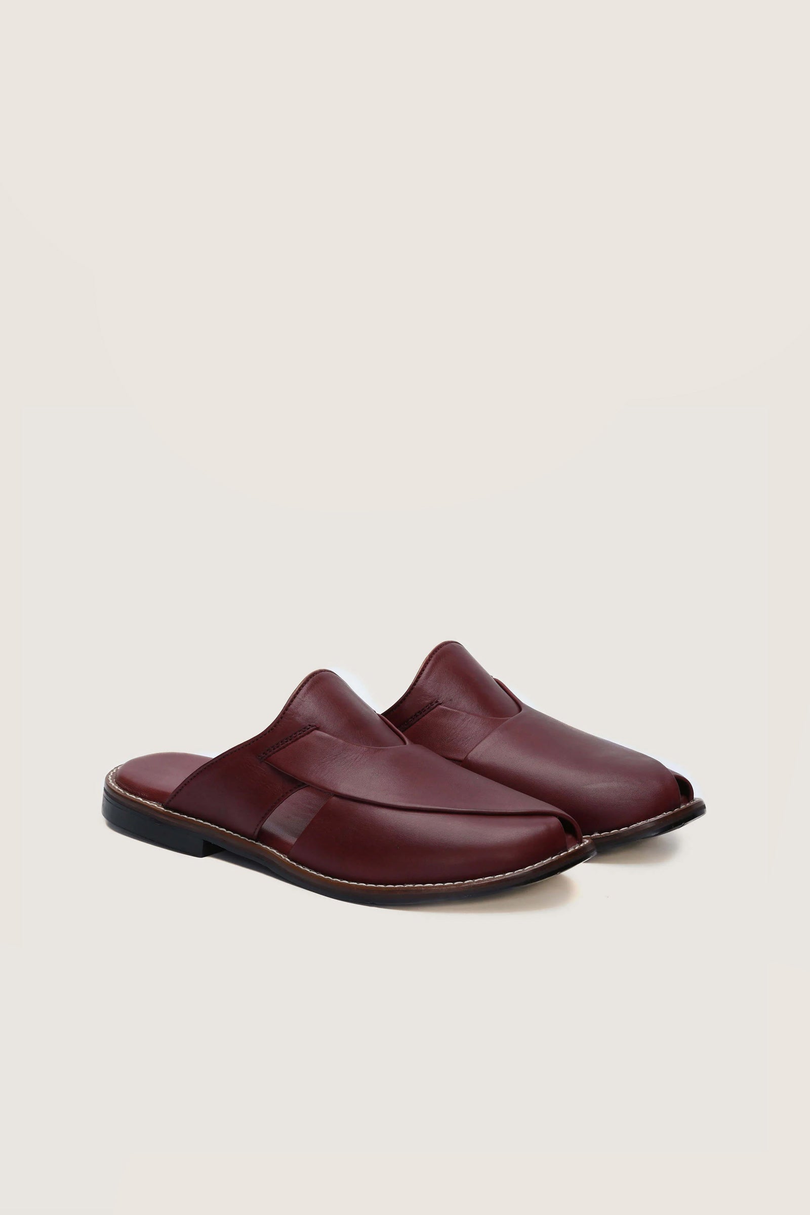 Luxurious Peshawari Mules in Black & Red. 