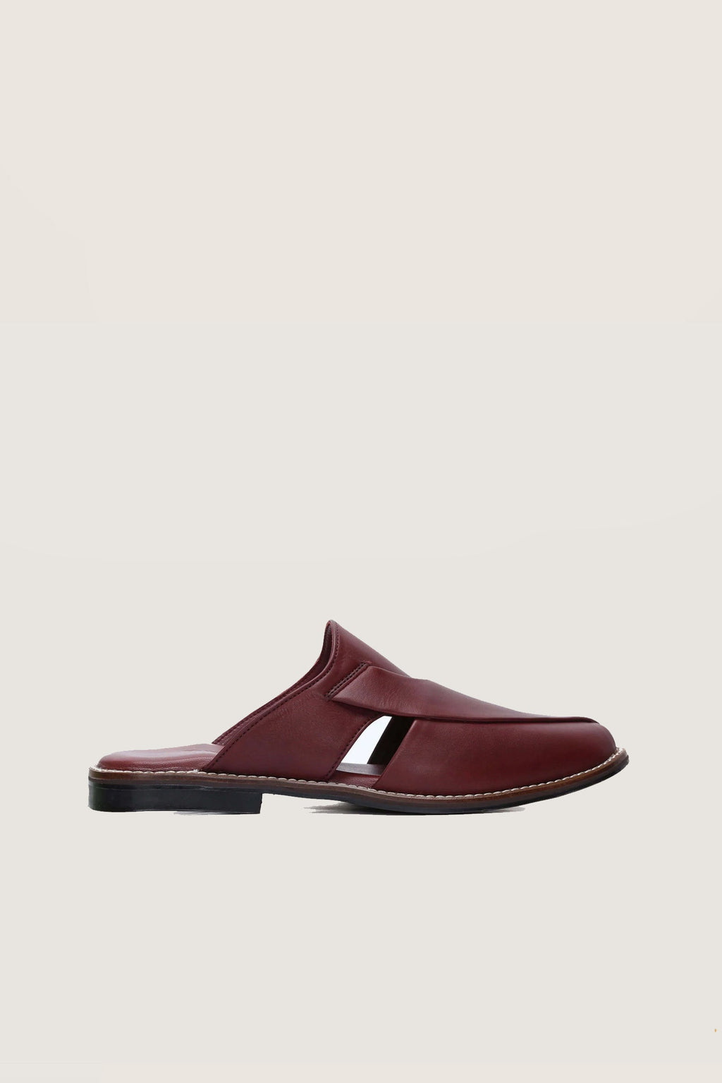 Luxurious Peshawari Mules in Black & Red. 